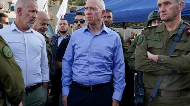 השר יואב גלנט וראש השב"כ בזירת הפיגוע בהר חברון (צילום: אריאל חרמוני / משרד הביטחון)