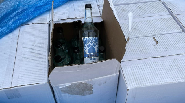 בקבוקי הוודקה שנתפסו (צילום: רשות המסים בישראל)