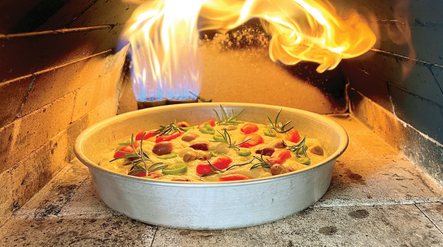 פוקאצ'ה עבה בתיבול ירקות ושמן זית (צילום: פסקל פרץ-רובין)