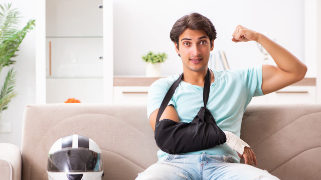 איש ששבר את ידו, אילוסטרציה (צילום: אינגאימג')