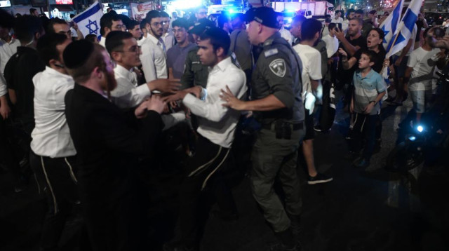 מחאות נגד צעדת הנשים בבני ברק (צילום: אבשלום ששוני)