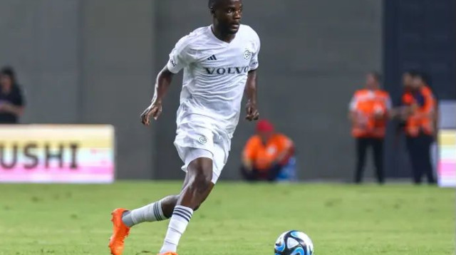 לראשונה במדי האלופה. שואו (צילום: דני מרון)