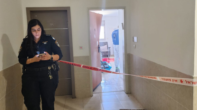 זירת הרצח המחריד בחדרה  (צילום: דוברות המשטרה)
