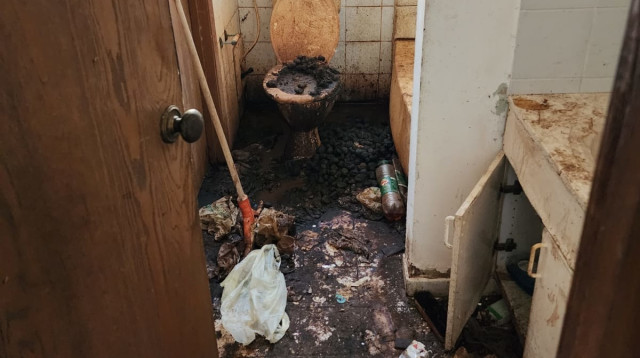 דירתו המוזנחת של המטופל בבאר שבע (צילום: דוברות מאוחדת)