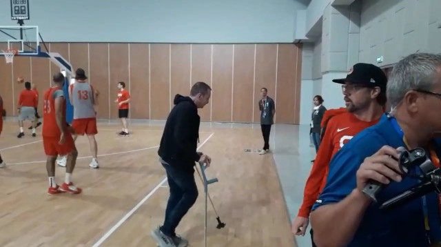 דיוויד בלאט באימון נבחרת קנדה (צילום: צילום מסך, מתוך טוויטר)