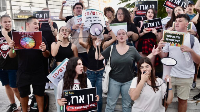 הפגנת התלמידים נגד השביתה המתכוננת במערכת החינוך (צילום: אבשלום ששוני)