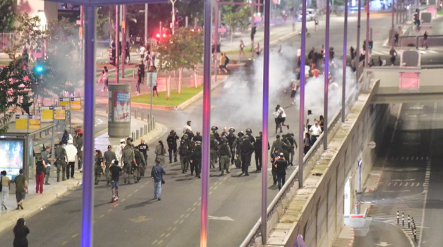 עימותים במהלך מחאת "צדק לרפאל" (צילום: אבשלום ששוני)