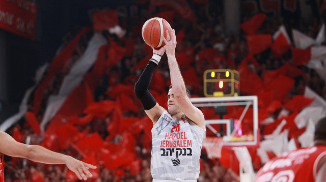 8 נקודות ברבע הראשון. עוז בלייזר (צילום: קובי אליהו)