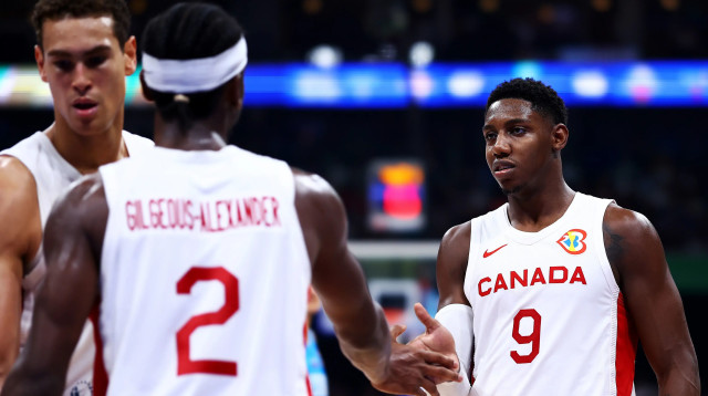 שיי גילג'ס אלכסנדר לצד אר ג'יי בארט נבחרת קנדה (צילום: GettyImages)