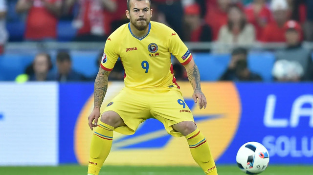 דניס אליבק במדי נבחרת רומניה ב-2016 (צילום: GettyImages, PressFocus/MB Media)