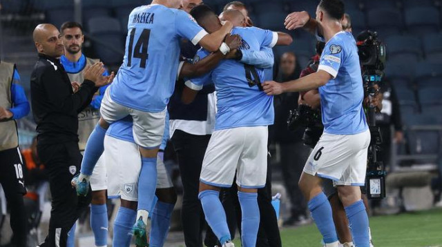 הסכר נפרץ רק אחרי 42 דקות. ישראל חוגגת (צילום: ברני ארדוב)