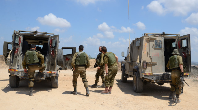 חיילים קרביים בפטרול בגבול עזה (צילום: גילי יערי פלאש 90)
