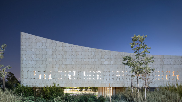 הספרייה הלאומית (צילום: Laurian Ghinitoiu)