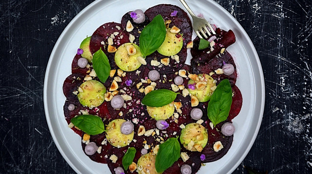 קרפצ'יו סלק ואבוקדו. באדיבות מחלקת התזונה של מותג מוצרי החשמל Teka (צילום: סטודיו TEKA)