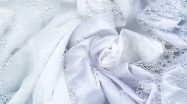 כביסה של בגדים לבנים (צילום: אינגאימג')