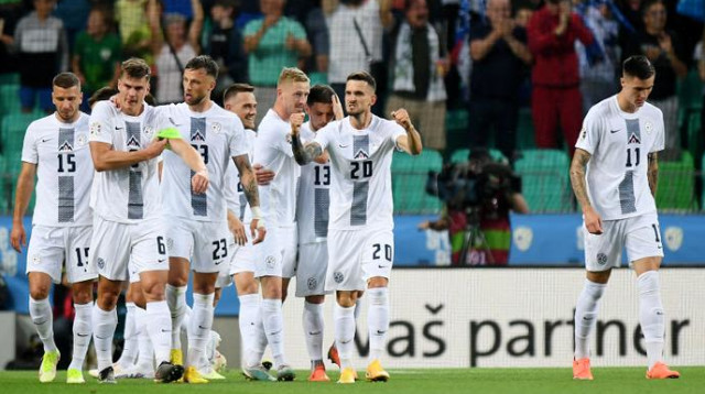 סלובניה חוגגת שער יתרון (צילום: אימג'בנק  GettyImages, Jurij Kodrun)