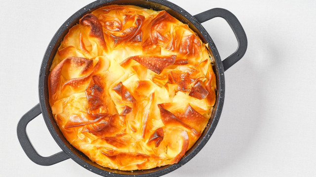 מאפה פילו בולגרי (בניצה) עם גבינות. המתכון באדיבות סולתם (צילום: גיל אבירם)