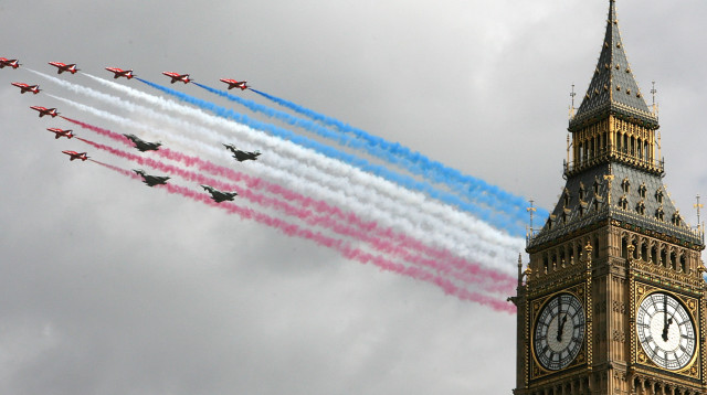 חיל האוויר הבריטי במטס מיוחד מעל הביג בן בלונדון (צילום:  Cate Gillon/Getty Images)