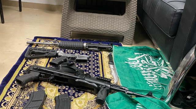 הפעילות שנערכה הלילה ואמצעי הלחימה שנתפסו (צילום: דוברות המשטרה)