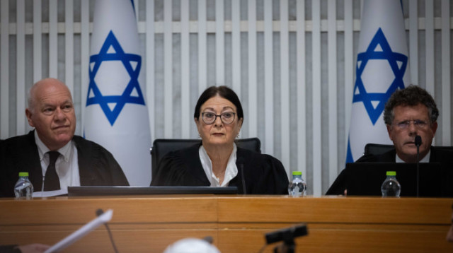 השופט יצחק העמית, הנשיאה אסתר חיות, השופט עוזי פוגלמן (צילום: יונתן זינדל)