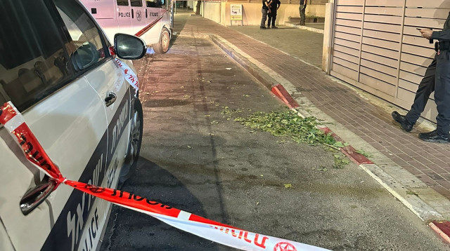 זירת האירוע באור עקיבא (צילום: דוברות המשטרה)