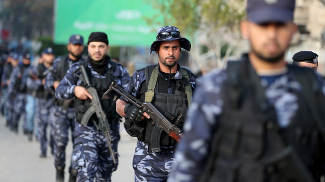 שוטרים פלסטינים  (צילום: REUTERS/Ibraheem Abu Mustafa)