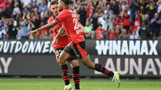 לורנז אסיניון שחקן רן חוגג שער (צילום: GettyImages, SEBASTIEN SALOM-GOMIS/AFP)