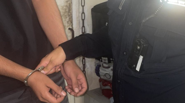 מעצר חשוד בירי בשיירת חתונה (צילום: דוברות המשטרה)