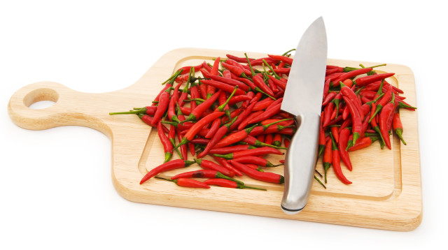 קרש חיתוך, סכין (צילום: אינג'אימג')