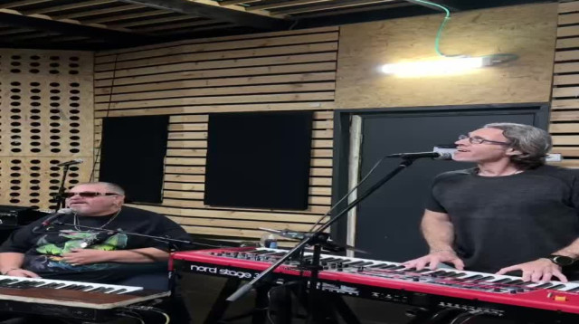 להקת סינרגיה וארקדי דוכין (צילום: יחצ)