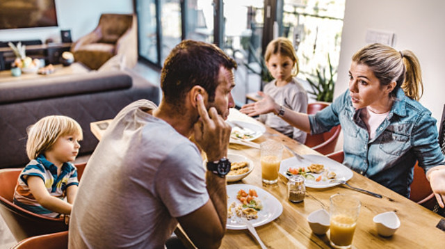 גרושים בחגים? איך נמנעים מוויכוחים? (צילום: skynesher gettyimages)