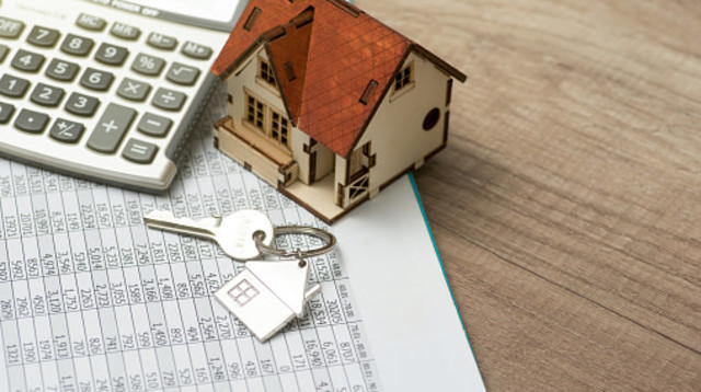 מוכרים או רוכשים דירה? זה המס שתצטרכו לשלם (צילום: boonchai wedmakawand gettyimages)