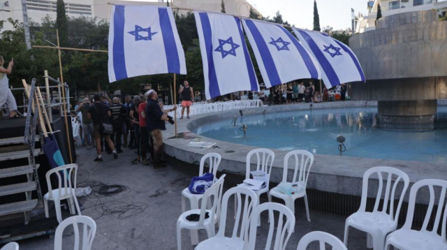 אזור התפילה בכיכר דיזנגוף (צילום: אבשלום ששוני)