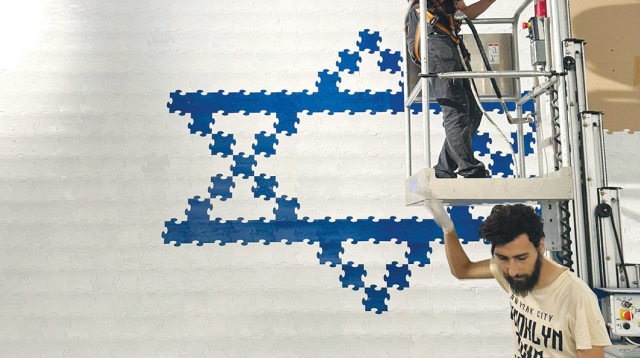 פרויקט שבירת שיא גינס - הדגל המודפס הגדול בעולם בתלת ממד (צילום: פארק קרסו למדע)