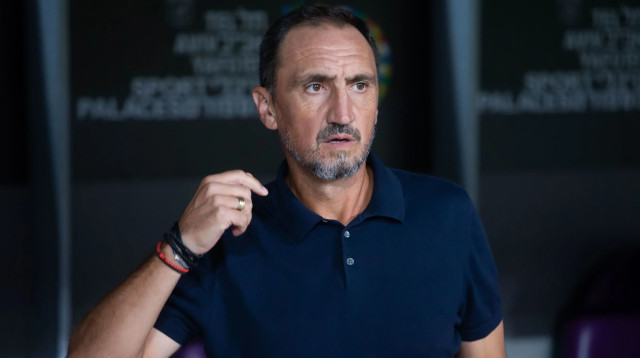 מייקל ולקאניס מאמן הפועל תל אביב (צילום: קובי אליהו)