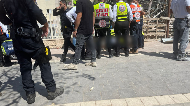 חובשים ופראמדיקים שהגיעו לזירה באשדוד (צילום: תיעוד מבצעי מד"א)