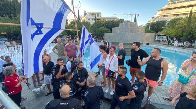 עימותים בתפילת יום כיפור (צילום: אבשלום ששוני)