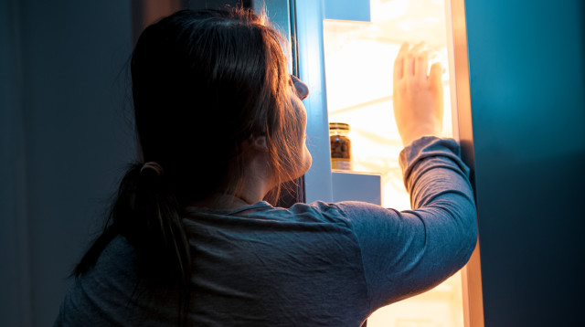 רעבים לפני השינה? אלה המזונות שכדאי לאכול (צילום: אינג'אימג')