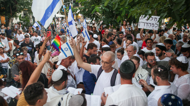 עימות בין מתפללים ומפגינים ביום הכיפורים (צילום: איתי רון, פלאש 90)