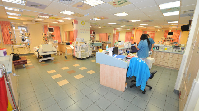 מחלקת טיפול נמרץ בבית החולים לגליל, ארכיון (צילום: רוני אלברט)