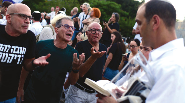 העימות בכיכר דיזינגוף (צילום: תומר נויברג, פלאש 90)