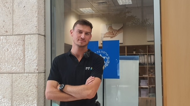 המאבטח גק לב, לידה בכניסה להדסה (צילום: דוברות הדסה)