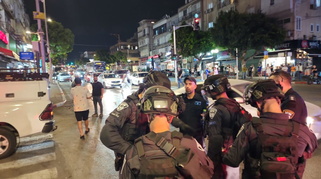 זירת האירוע בנתניה (צילום: דוברות המשטרה)