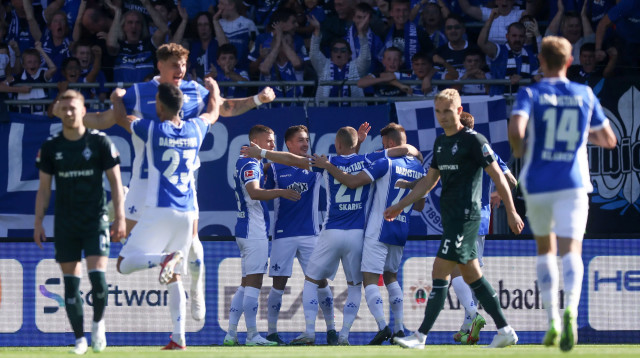 שחקני דרמשטאדט חוגגים (צילום: GettyImages, Alex Grimm)