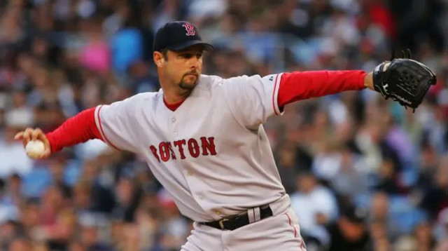 זכה בוורלד סיריס וסייע לשבור 86 שנות בצורת. טים וייקפילד (צילום: GettyImages, Ezra Shaw)