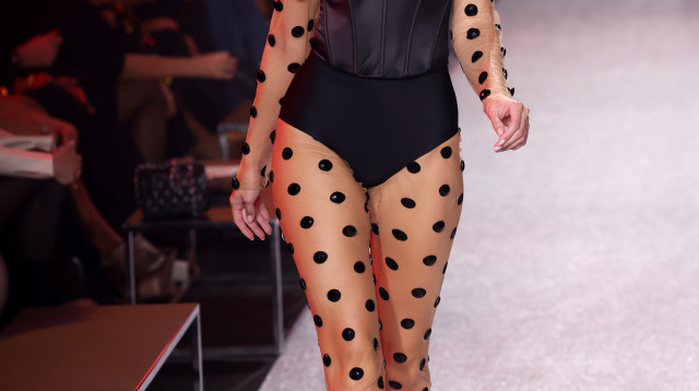 אנה זק בשבוע האופנה בפריז (צילום: Vittorio Zunino Celotto/Getty images)