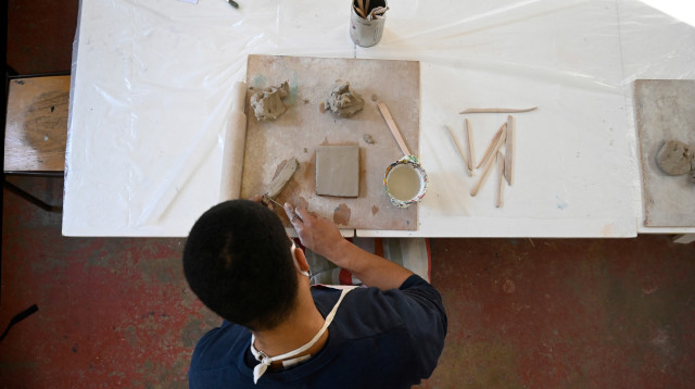 טיפול באומנויות (צילום: DAMIEN MEYER/AFP via Getty Images)