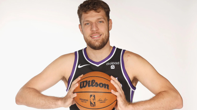 שחקן סקרמנטו קינגס סשה וזנקוב (צילום: GettyImages, Lachlan Cunningham)