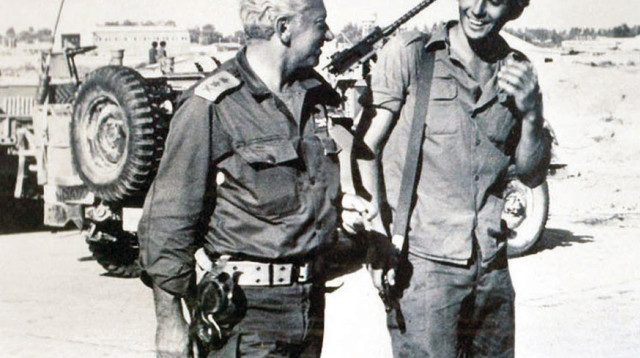 עומר וחיים בר לב במלחמת יום כיפור (צילום: אלבום משפחתי)