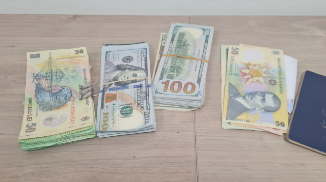 הכסף שאבד בתחנת הרכבת בנתב"ג (צילום: דוברות רכבת ישראל)